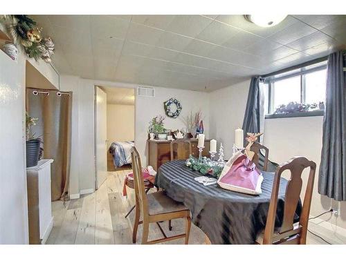 2219 38 Street Se, Calgary, AB - Indoor Photo Showing Dining Room