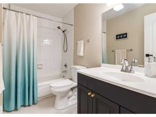 105-200 Shawnessy Drive Sw, Calgary, AB - Indoor Photo Showing Bathroom