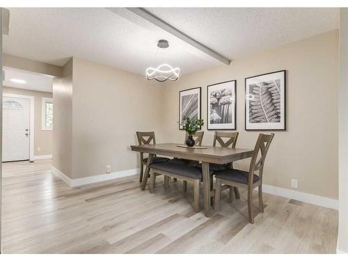 105-200 Shawnessy Drive Sw, Calgary, AB - Indoor Photo Showing Dining Room