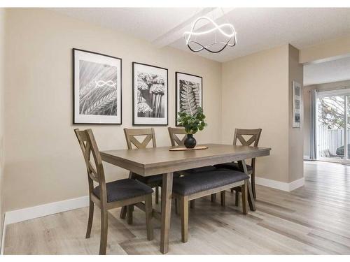 105-200 Shawnessy Drive Sw, Calgary, AB - Indoor Photo Showing Dining Room