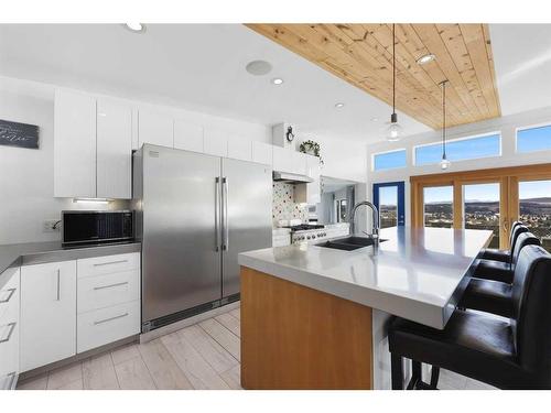 70 Cochrane Crescent, Cochrane, AB - Indoor Photo Showing Kitchen With Stainless Steel Kitchen With Double Sink With Upgraded Kitchen