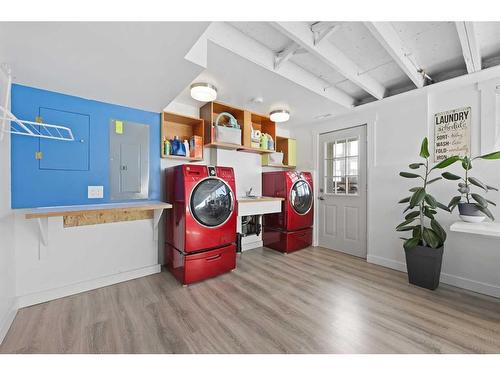 70 Cochrane Crescent, Cochrane, AB - Indoor Photo Showing Laundry Room