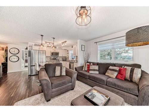 3206-279 Copperpond Common Se, Calgary, AB - Indoor Photo Showing Living Room