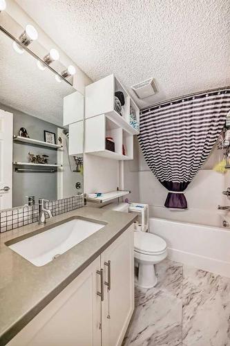 3206-279 Copperpond Common Se, Calgary, AB - Indoor Photo Showing Bathroom