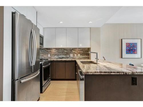 906-510 6 Avenue Se, Calgary, AB - Indoor Photo Showing Kitchen With Stainless Steel Kitchen With Double Sink With Upgraded Kitchen