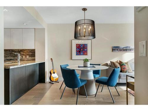 906-510 6 Avenue Se, Calgary, AB - Indoor Photo Showing Dining Room