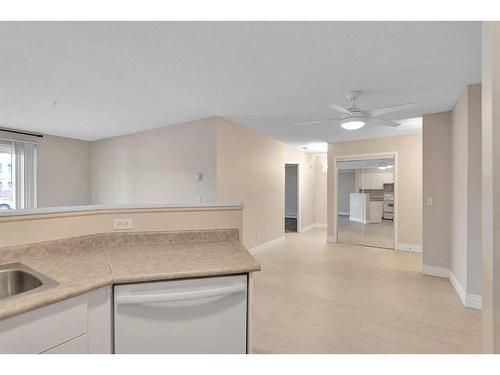 1106-604 8 Street Sw, Airdrie, AB - Indoor Photo Showing Kitchen