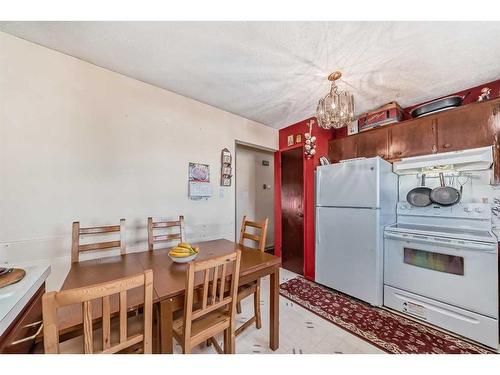 255 Rundleridge Drive Ne, Calgary, AB - Indoor Photo Showing Kitchen