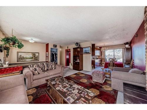 255 Rundleridge Drive Ne, Calgary, AB - Indoor Photo Showing Living Room