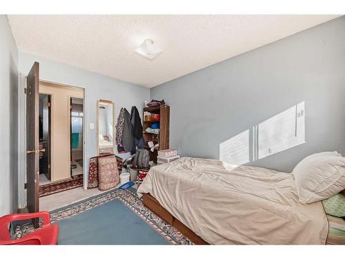 255 Rundleridge Drive Ne, Calgary, AB - Indoor Photo Showing Bedroom