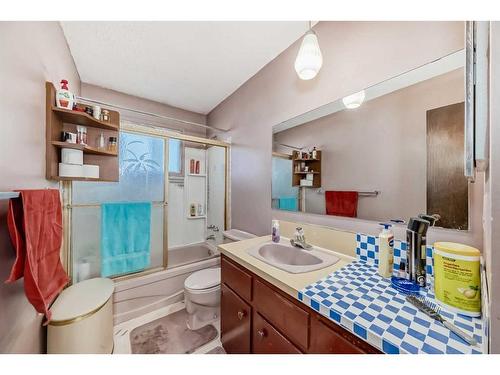 255 Rundleridge Drive Ne, Calgary, AB - Indoor Photo Showing Bathroom