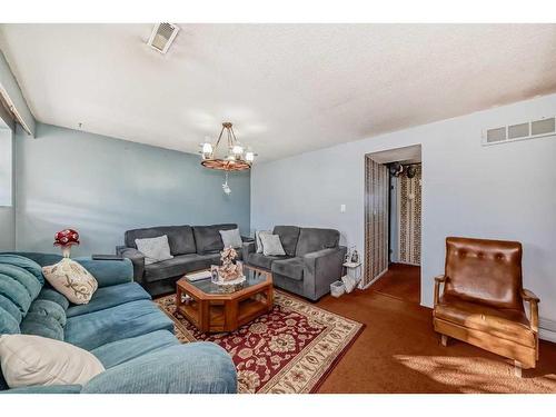 255 Rundleridge Drive Ne, Calgary, AB - Indoor Photo Showing Living Room