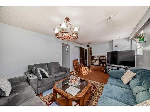 255 Rundleridge Drive Ne, Calgary, AB - Indoor Photo Showing Living Room