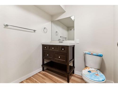 57-4769 Hubalta Road Se, Calgary, AB - Indoor Photo Showing Bathroom