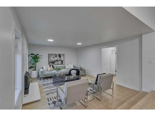 35 Mckinley Road Se, Calgary, AB - Indoor Photo Showing Kitchen