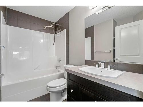 34 Cranarch Circle Se, Calgary, AB - Indoor Photo Showing Bathroom