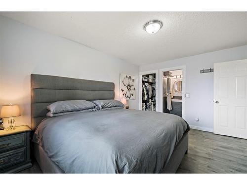 16 Everwoods Road Sw, Calgary, AB - Indoor Photo Showing Bedroom