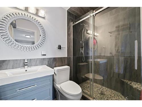 16 Everwoods Road Sw, Calgary, AB - Indoor Photo Showing Bathroom