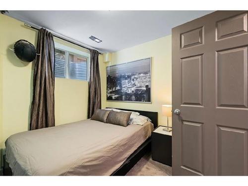 16 Everwoods Road Sw, Calgary, AB - Indoor Photo Showing Bedroom