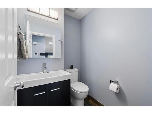 16 Everwoods Road Sw, Calgary, AB - Indoor Photo Showing Bathroom