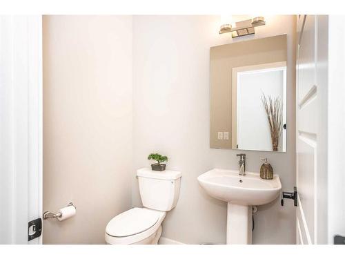 269 Ambleside Avenue Nw, Calgary, AB - Indoor Photo Showing Bathroom