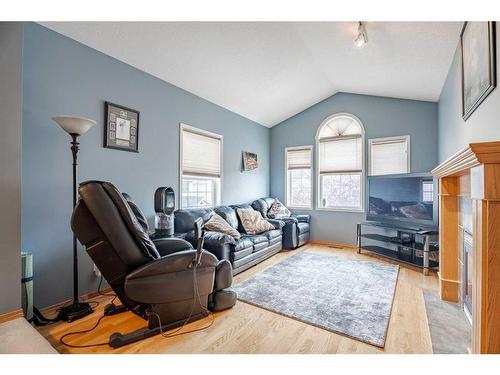 259 Coral Springs Mews Ne, Calgary, AB - Indoor Photo Showing Living Room