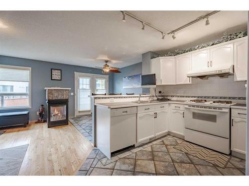 259 Coral Springs Mews Ne, Calgary, AB - Indoor Photo Showing Kitchen