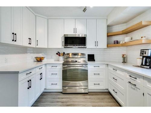 120 Willowbrook Close Nw, Airdrie, AB - Indoor Photo Showing Kitchen With Upgraded Kitchen