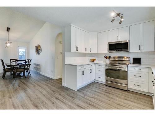 120 Willowbrook Close Nw, Airdrie, AB - Indoor Photo Showing Kitchen