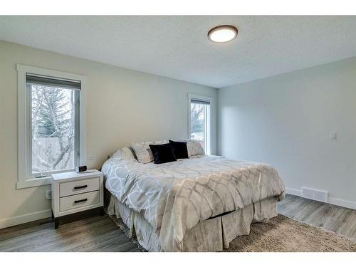 120 Willowbrook Close Nw, Airdrie, AB - Indoor Photo Showing Bedroom