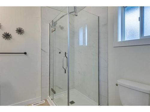 120 Willowbrook Close Nw, Airdrie, AB - Indoor Photo Showing Bathroom