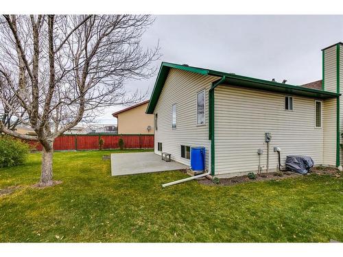 120 Willowbrook Close Nw, Airdrie, AB - Outdoor With Exterior