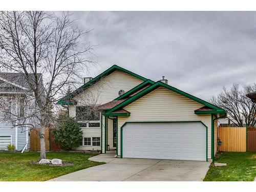 120 Willowbrook Close Nw, Airdrie, AB - Outdoor