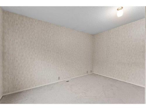 426 Cannington Close Sw, Calgary, AB - Indoor Photo Showing Other Room