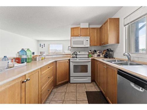 1426-60 Panatella Street Nw, Calgary, AB - Indoor Photo Showing Kitchen With Double Sink