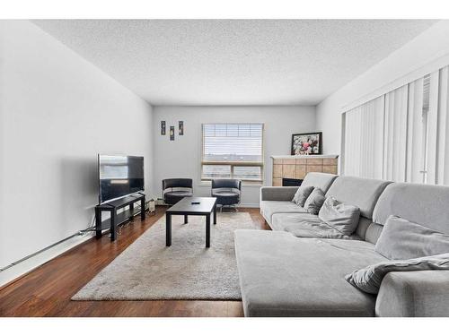 1426-60 Panatella Street Nw, Calgary, AB - Indoor Photo Showing Living Room