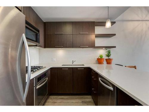 406-707 4 Street Ne, Calgary, AB - Indoor Photo Showing Kitchen With Stainless Steel Kitchen With Upgraded Kitchen