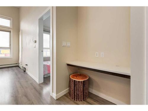 406-707 4 Street Ne, Calgary, AB - Indoor Photo Showing Other Room