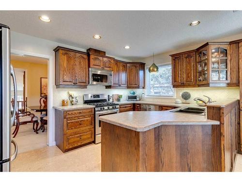 258 Shawnessy Drive Sw, Calgary, AB - Indoor Photo Showing Kitchen