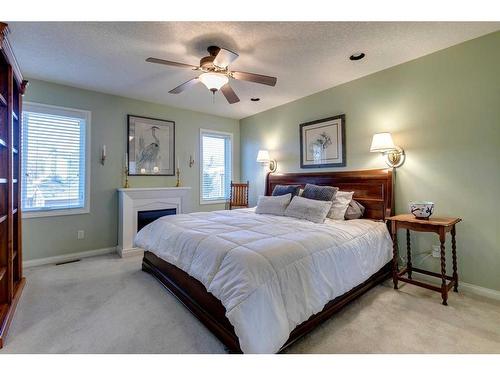 258 Shawnessy Drive Sw, Calgary, AB - Indoor Photo Showing Bedroom