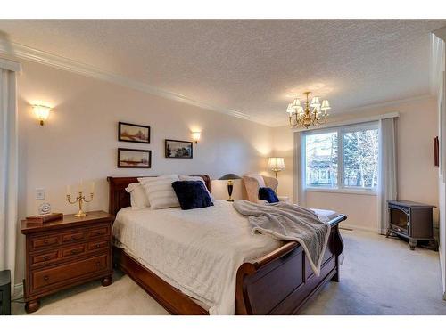 258 Shawnessy Drive Sw, Calgary, AB - Indoor Photo Showing Bedroom