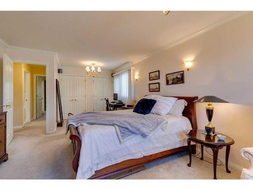 258 Shawnessy Drive Sw, Calgary, AB - Indoor Photo Showing Bedroom