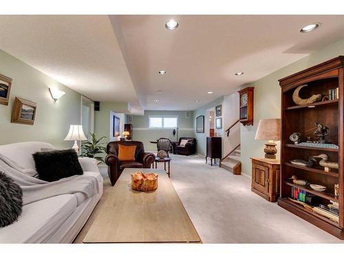 258 Shawnessy Drive Sw, Calgary, AB - Indoor Photo Showing Other Room