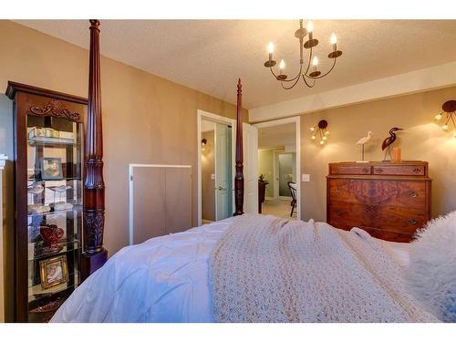 258 Shawnessy Drive Sw, Calgary, AB - Indoor Photo Showing Bedroom