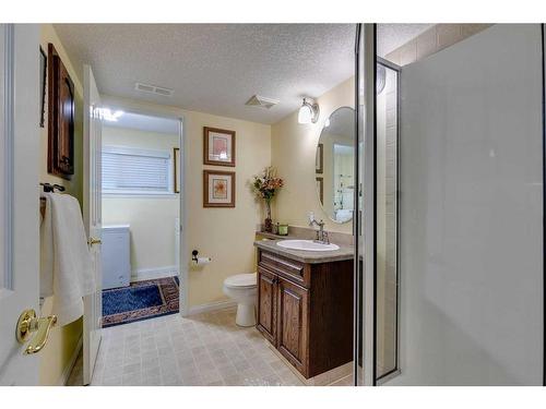 258 Shawnessy Drive Sw, Calgary, AB - Indoor Photo Showing Bathroom