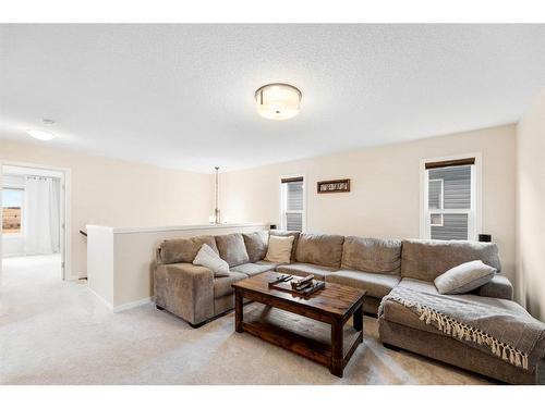 85 Fireside Circle, Cochrane, AB - Indoor Photo Showing Living Room