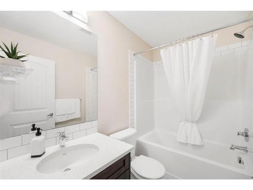 85 Fireside Circle, Cochrane, AB - Indoor Photo Showing Bathroom