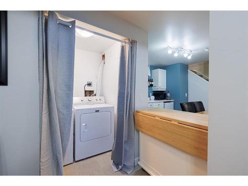 530 53 Avenue Sw, Calgary, AB - Indoor Photo Showing Laundry Room