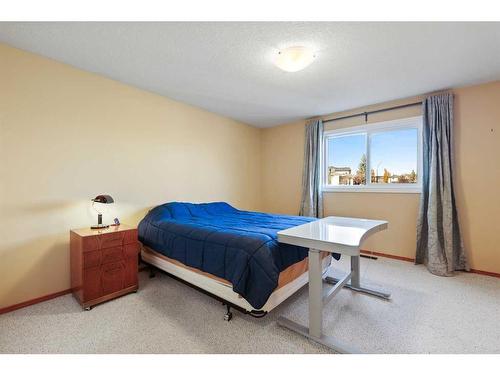 99 Eversyde Circle Sw, Calgary, AB - Indoor Photo Showing Bedroom