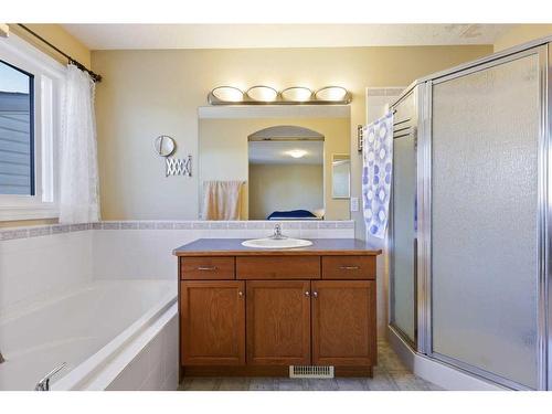 99 Eversyde Circle Sw, Calgary, AB - Indoor Photo Showing Bathroom